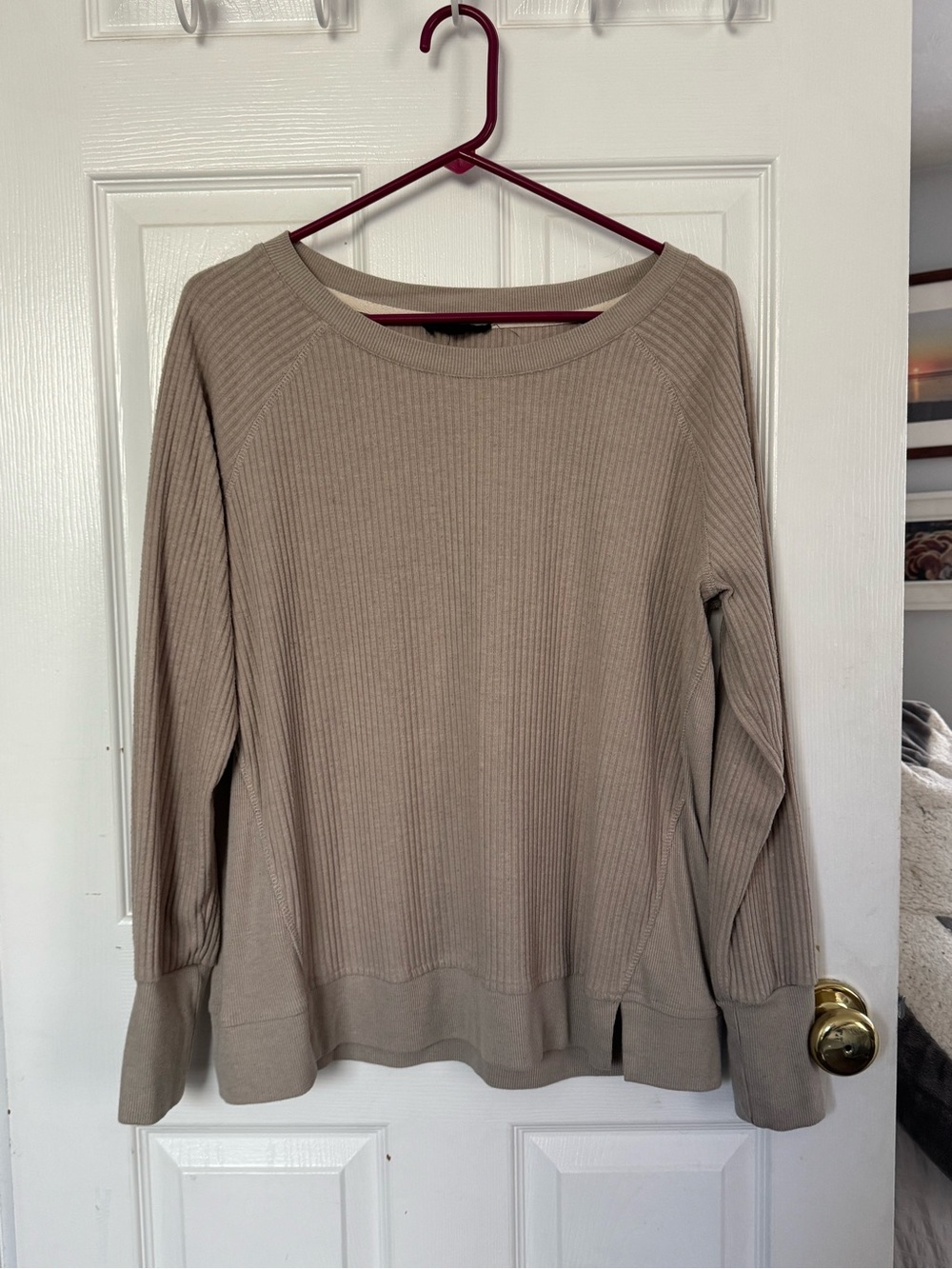Ribbed Long-Sleeve Sweat shirt Top in Taupe
